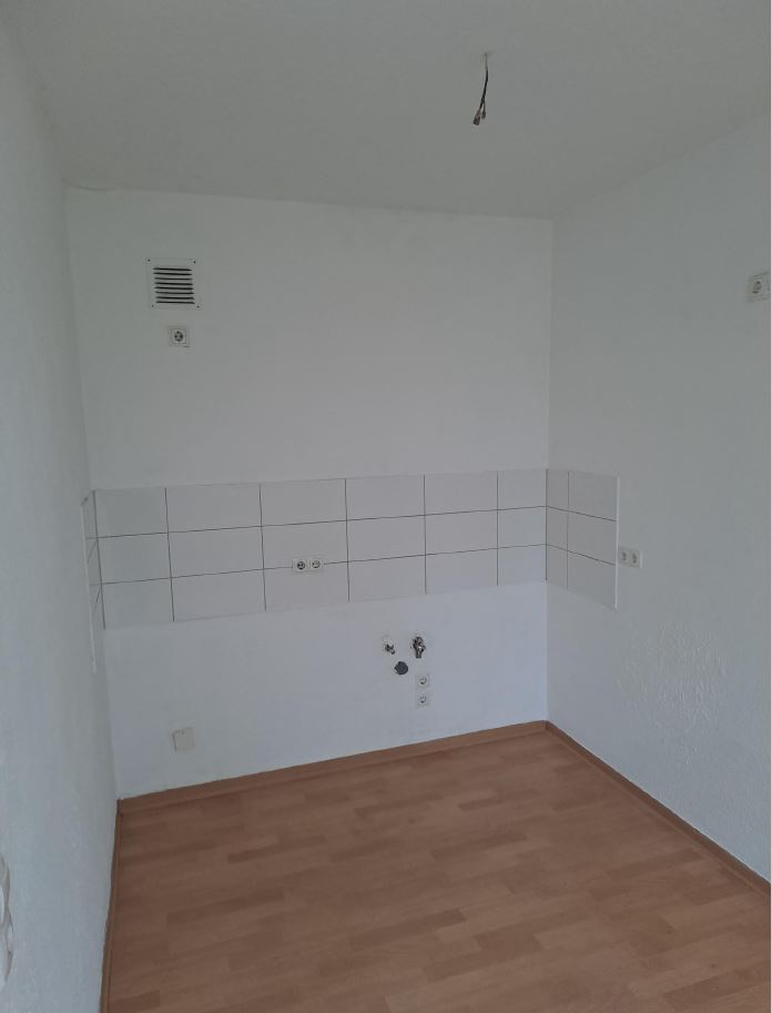 einzugsfertige 3 Raumwohnung mit großem Balkon - Foto 2